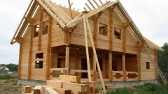 Этапы строительства дома из профилированного бруса естественной влажности